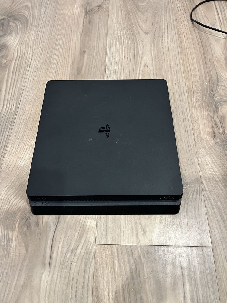 Ps4 slim em bom estado