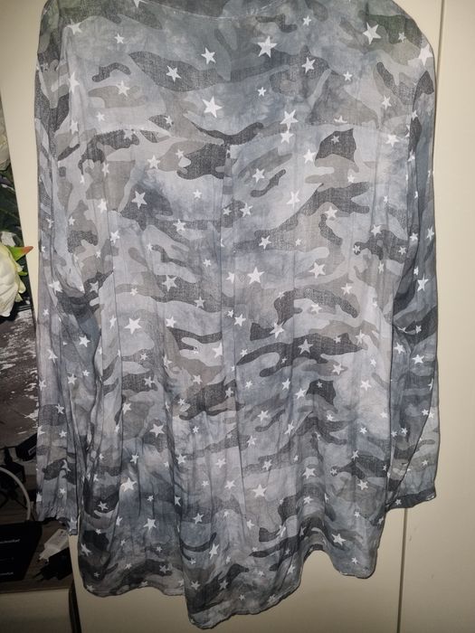 Cieniutka koszula z długim rękawem.  Rozmiar XXL.