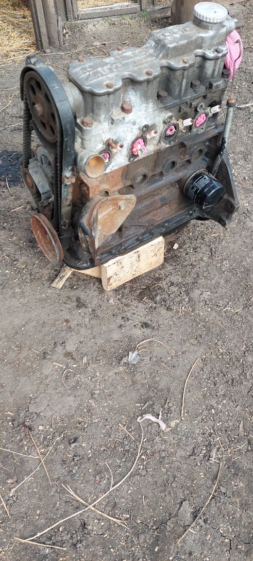 Двигун opel kadett c16nz .