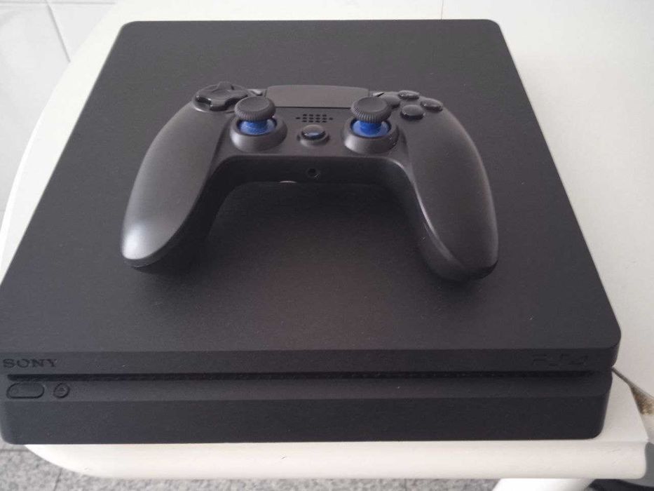 PlayStation 4 Slim 1TB - Preto e 3 jogos em muito bom estado