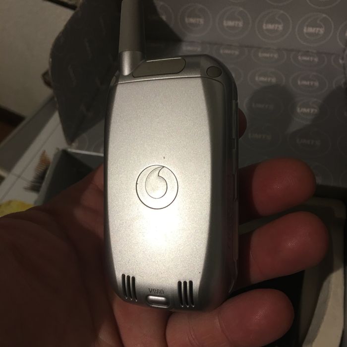 Telefon komorkowy motorola V980