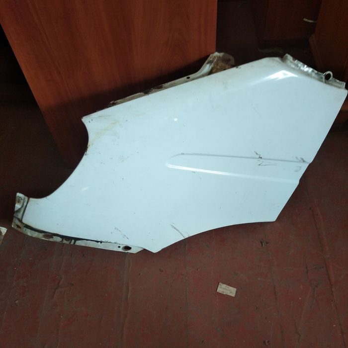 Крила газель білі і червоні