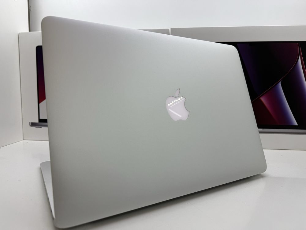 Apple MacBook Air 13 A1466 (2017) / Core i5 / 8Gb / 256Gb / Silver