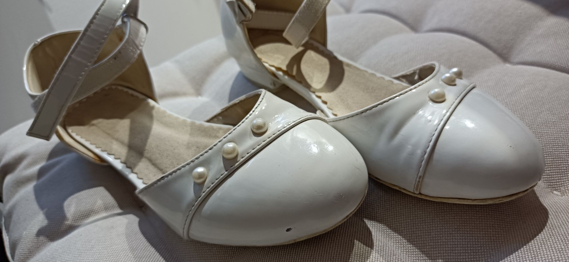 Buty balerinki białe r. 36 wkładka 23cm.