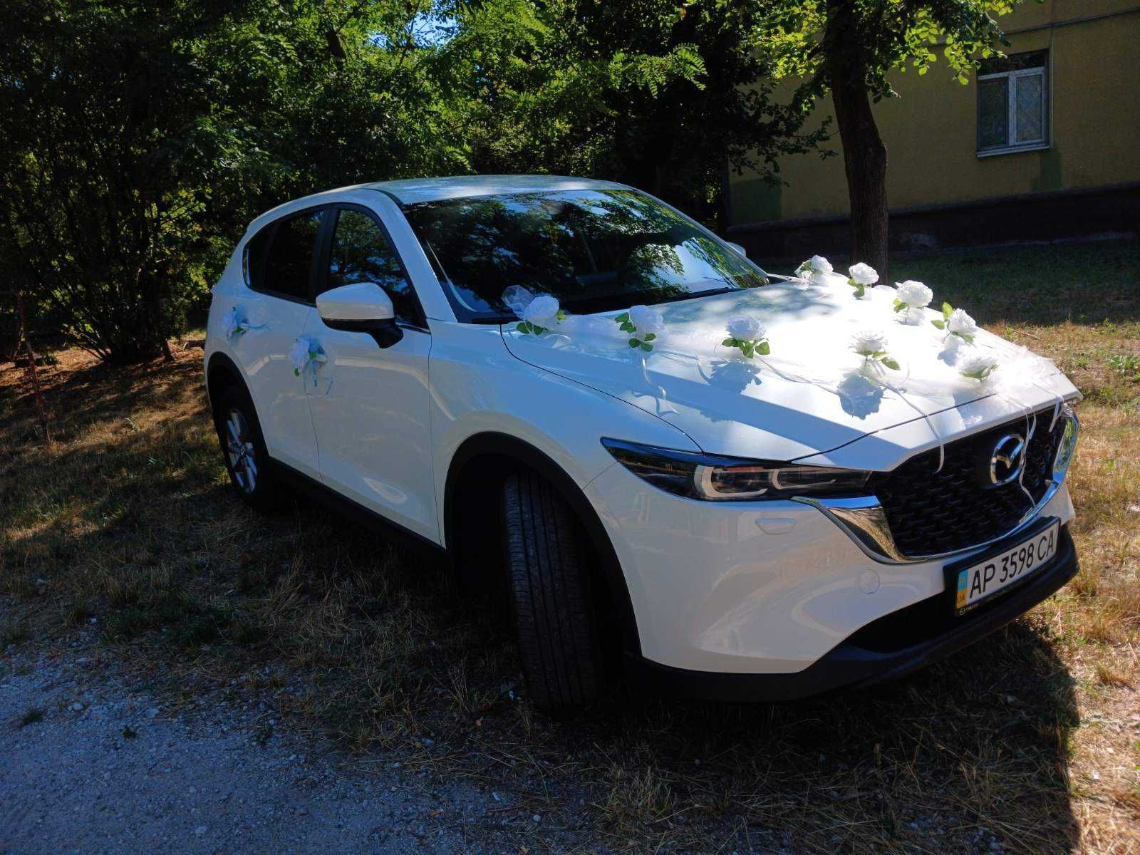 Свадебное авто Mazda CX-5.