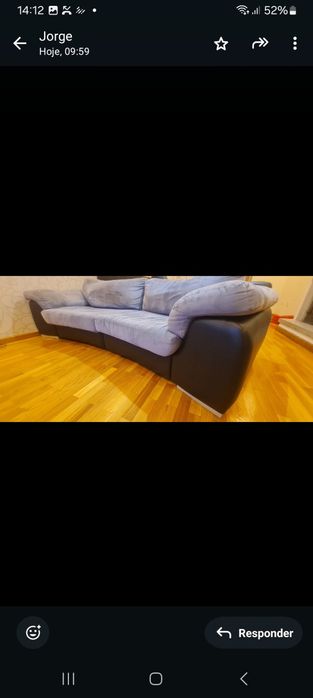 Sofá cinzento e preto