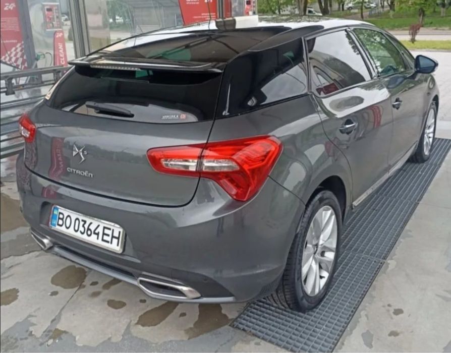 Автомобіль Citroen DS5