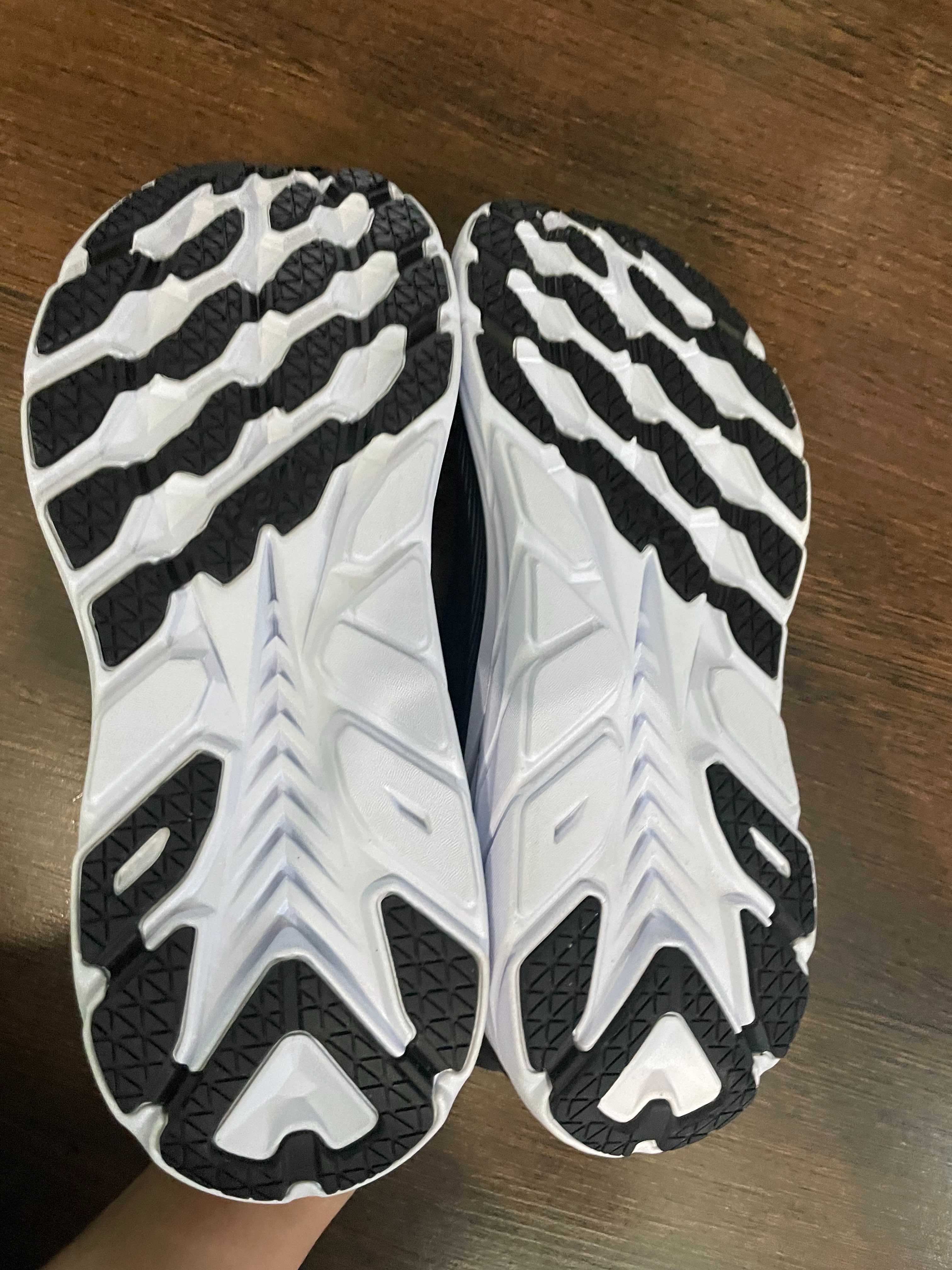 Кросівки hoka clifton 8.    40  2/3 25.5 см