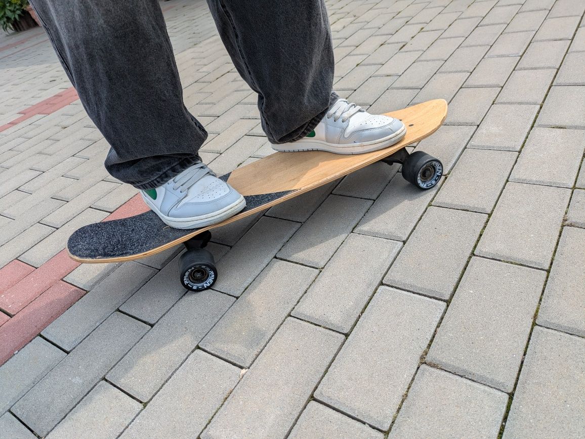 Longboard RAVEN.