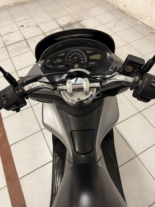 PCX 125 usada em ótimo estado para acelerar