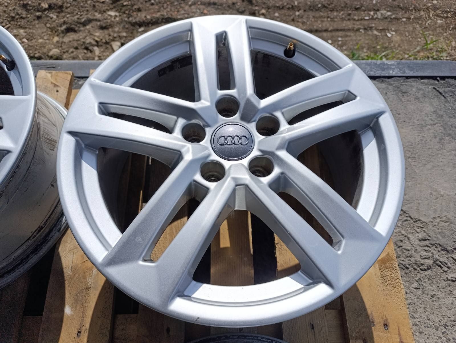 Оригінальні легкосплавні диски Audi 5x112 R17