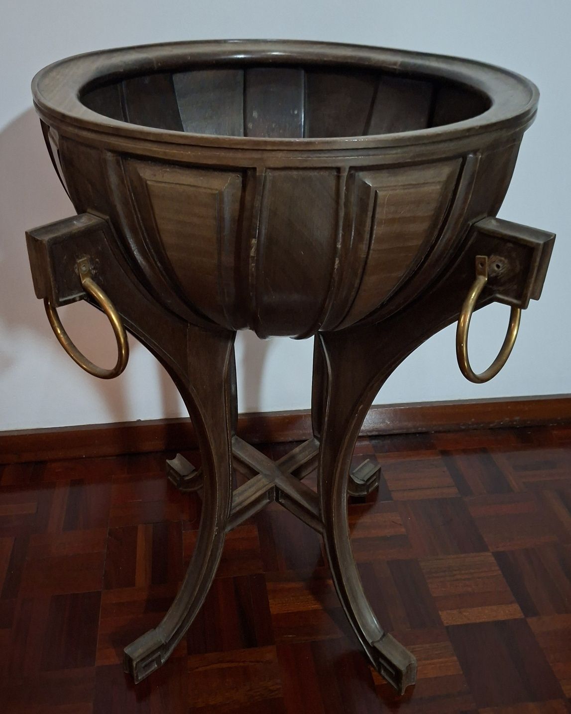 Floreira em Madeira e Latao