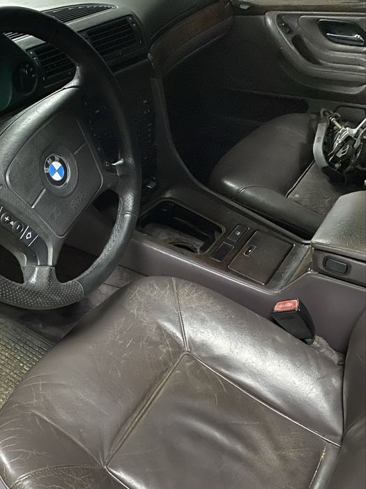 Продам автомобіль BMW E38, 740I, 3.0, акпп, читайте опис.