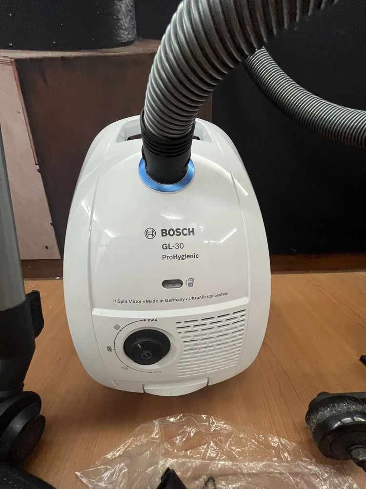 Aspirador Bosch G30 branco com saco
