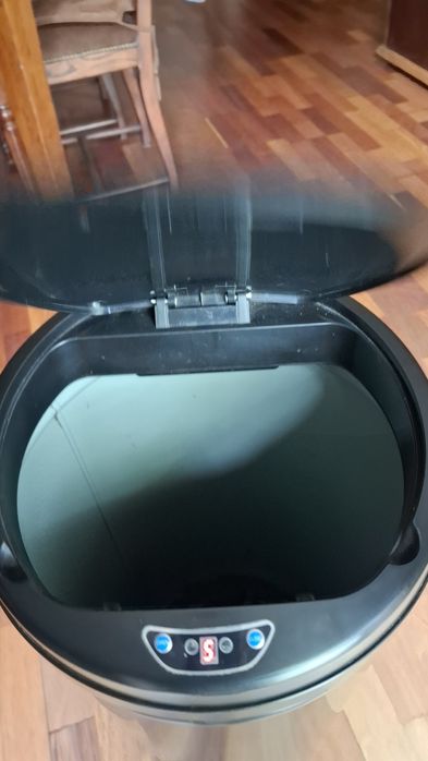 Kosz na śmieci automatyczny