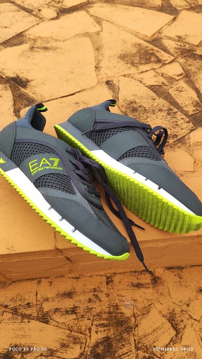 Tênis, praticamente novos