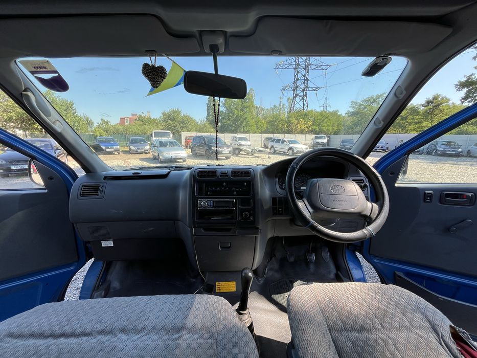Toyota HiAce (2.5 дизель )