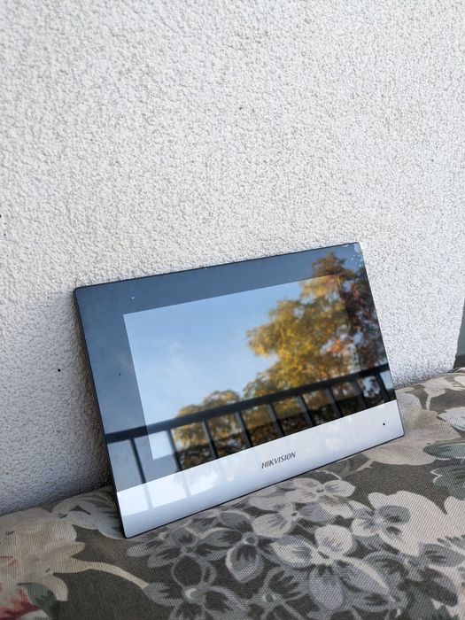 Fabrycznie nowy monitor wideodomofonu Hikvision DS-KH6320-WTE1
