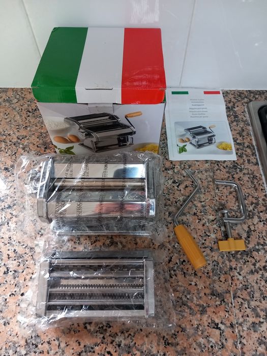 Máquina para fazer pasta ou estender massa