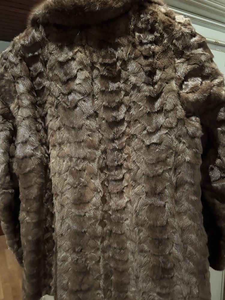 Lindo casaco de patinhas de vison