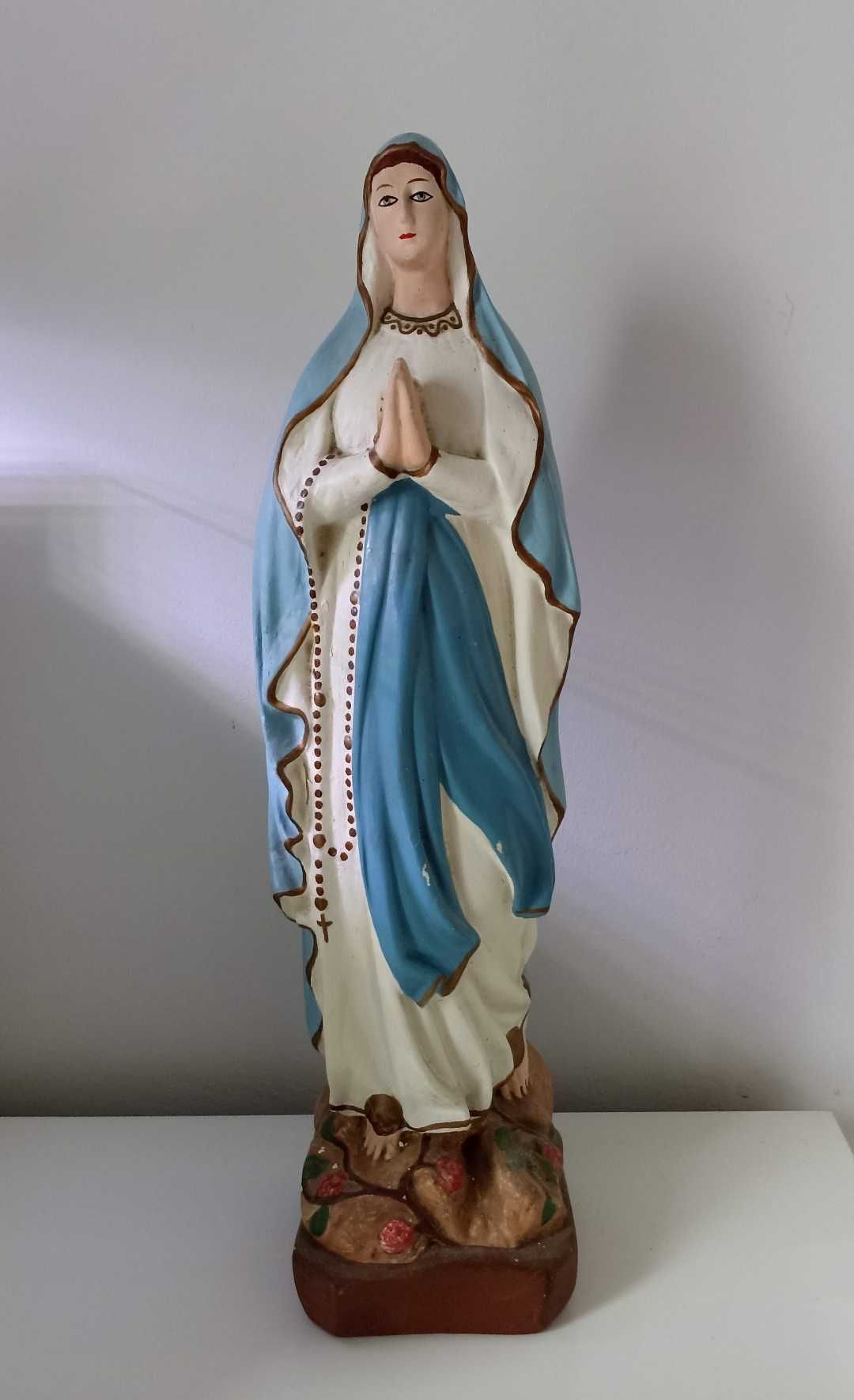Zabytkowa figurka Matki Boskiej
