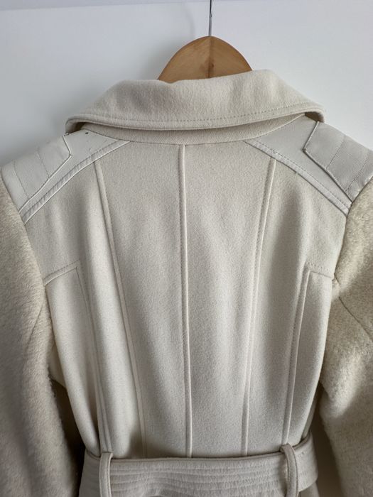 Casaco Guess cor pérola, tamanho M