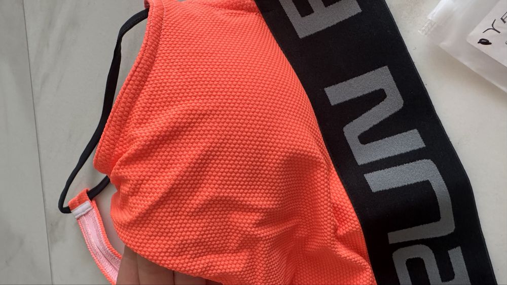 Топ Fitrun яскраво помаранчевого кольору.Новий.