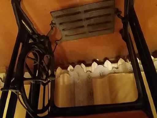 Механическая швейная ретро машина "Подольск"на станине.