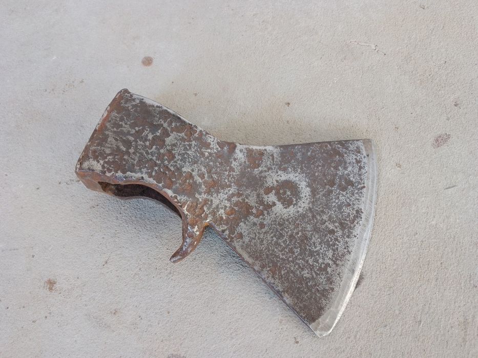 Сокира міцної ковки