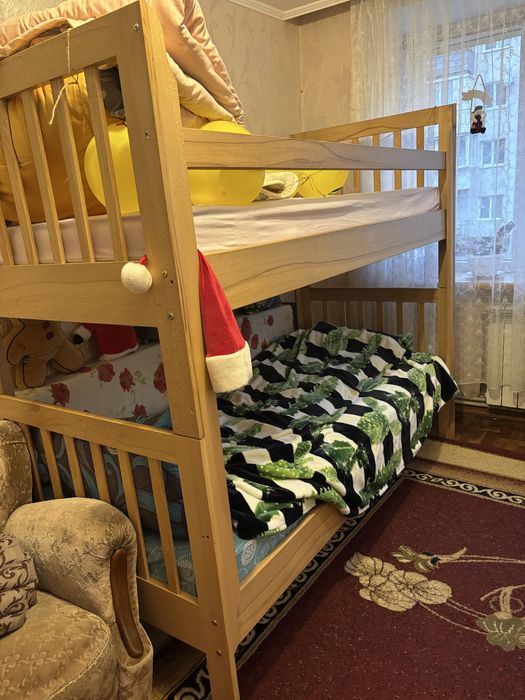 Ліжко двухярусне деревяне