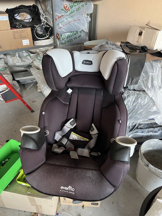 Дуже якісне дитяче крісло