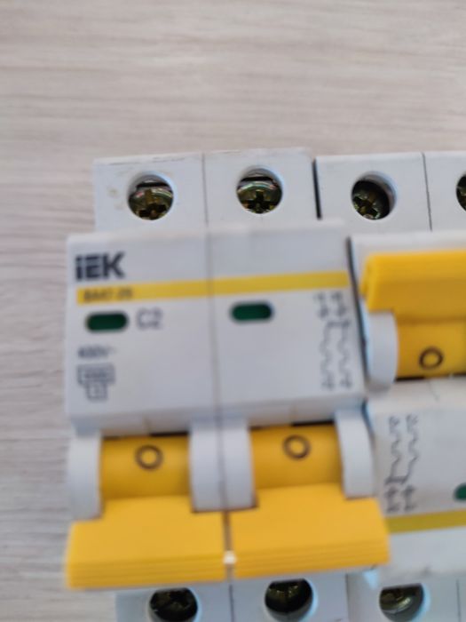 Автоматический выключатель IEK ВА47-29 2P 2A