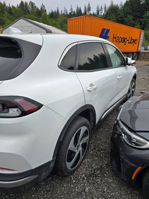 Vinfast VF8 електричний кросовер повний привід 90kw батарея терміново