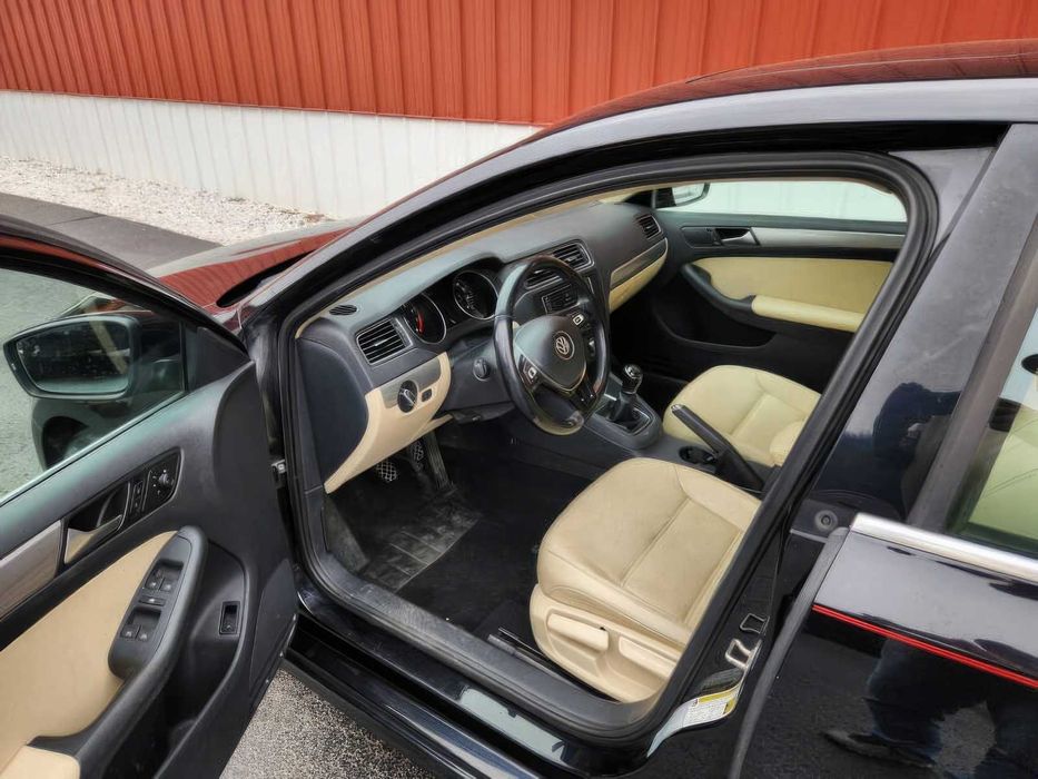 Volkswagen Jetta      2017