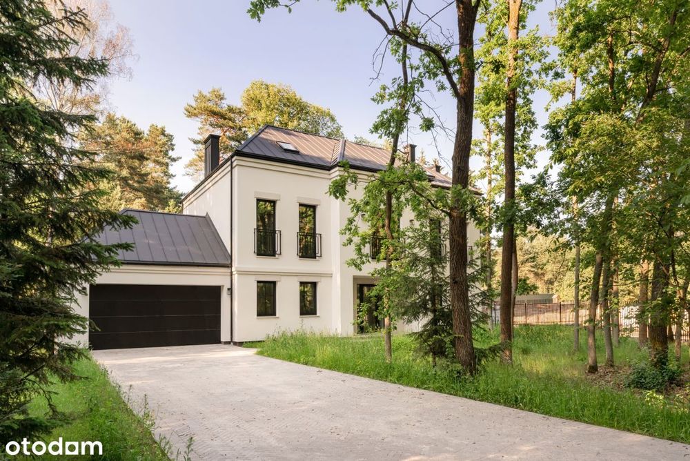 Elegancka willa w sercu sosnowego lasu