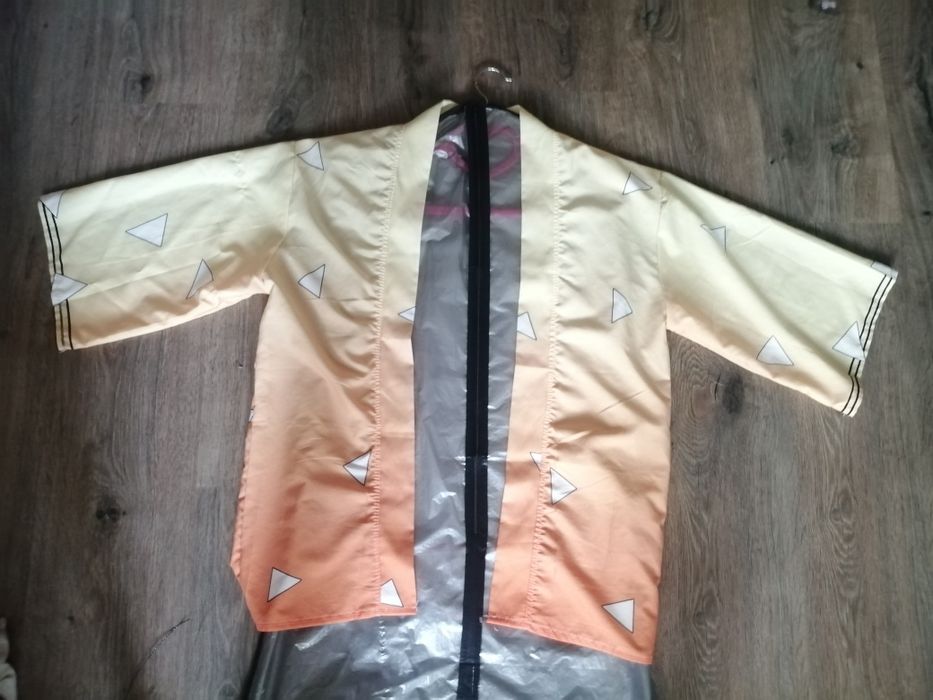 Яркое хаори Зеницу Агатсума