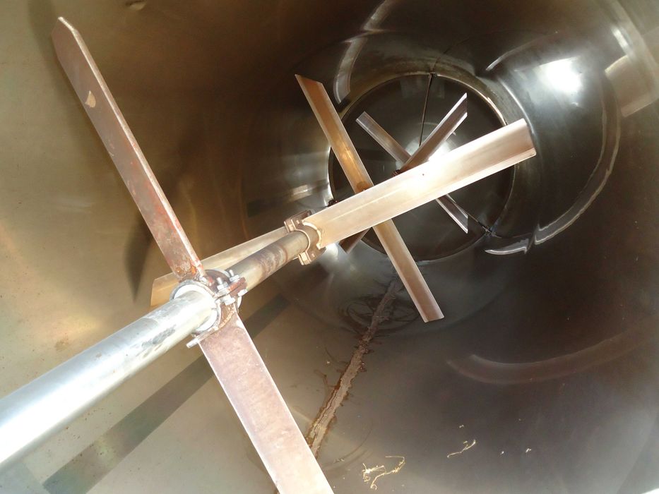 Zbiornik silos  nierdzewny 6000L z mieszadłem dno stożek ścianka 2,7mm