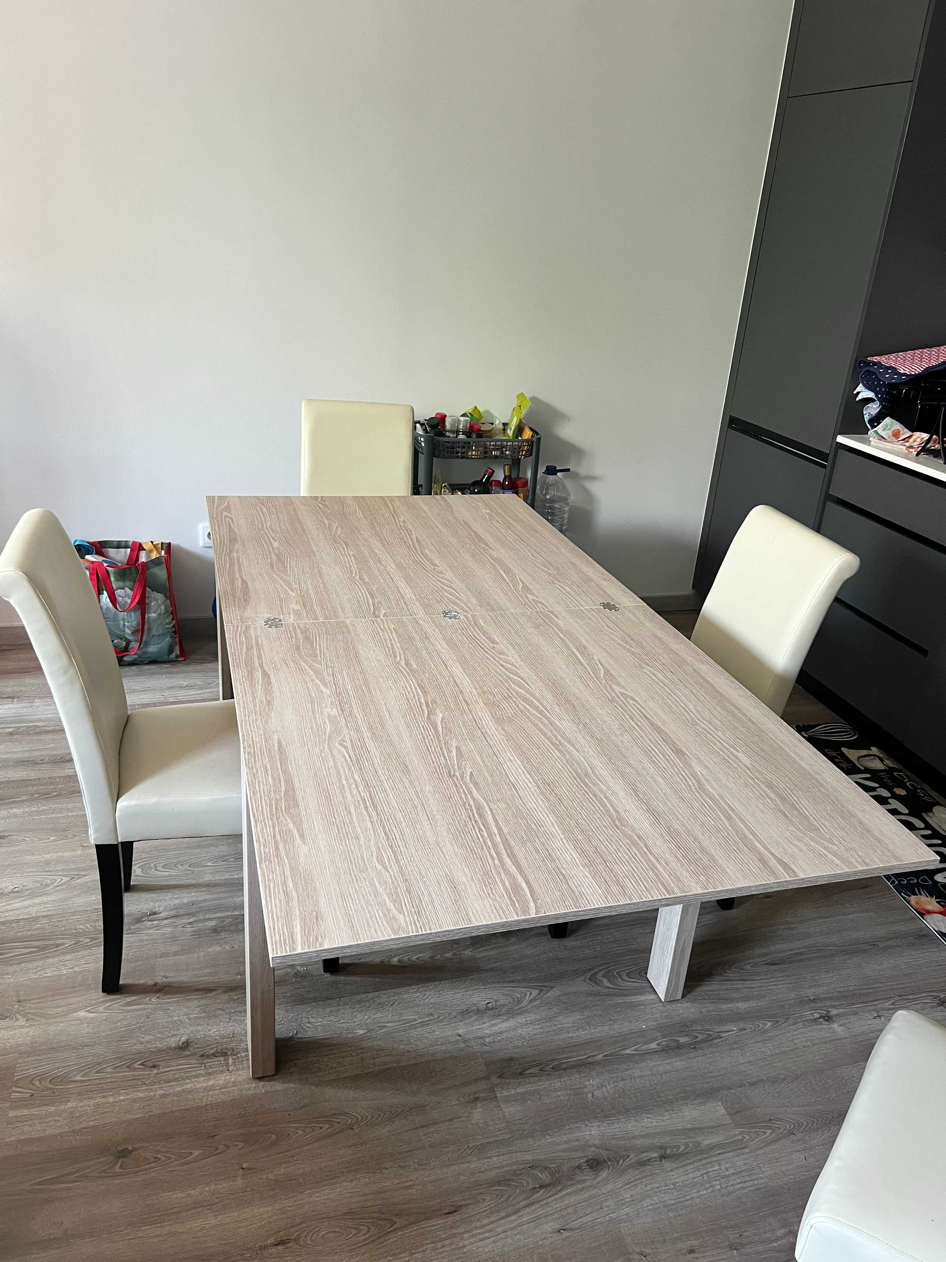 Mesa de Jantar e 4 Cadeiras