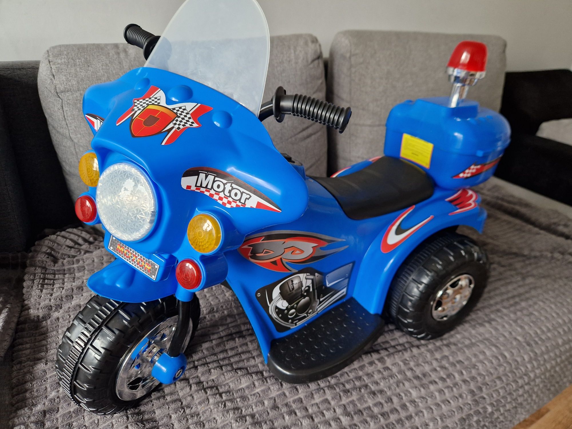 Sprzedam elektryczny motorek na akumulator 2-4 lata