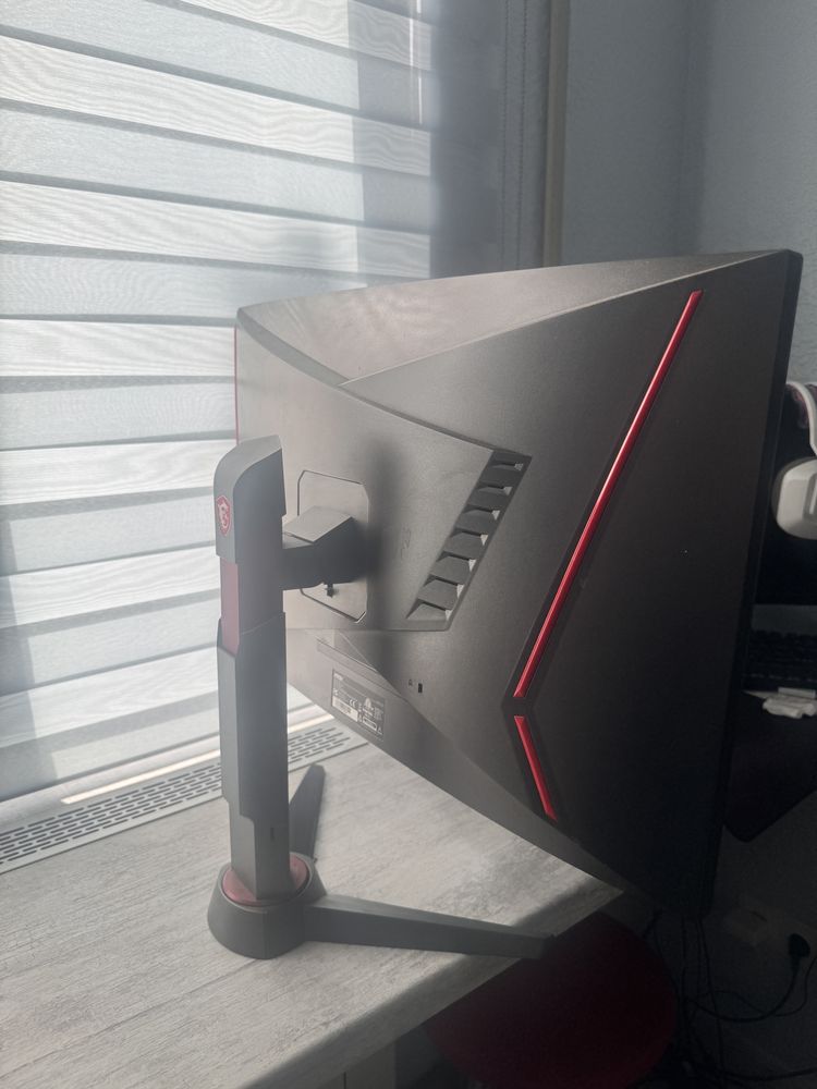 Монитор MSI Optix MAG27C (изогнутый)