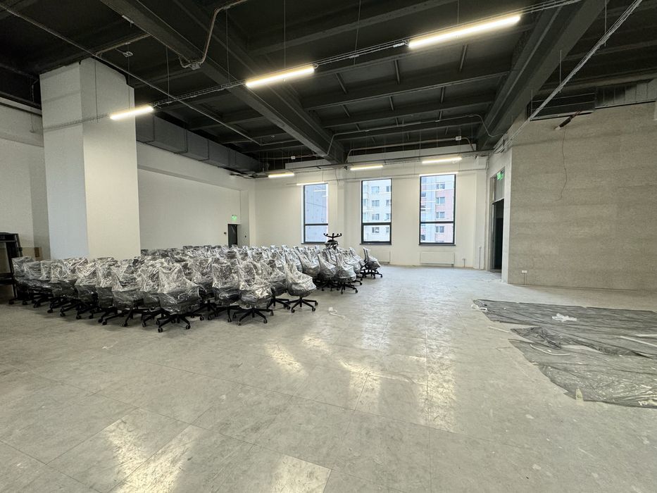 Сучасний Офіс 400 (м2) в БЦ, класу «А» на вул. Угорській