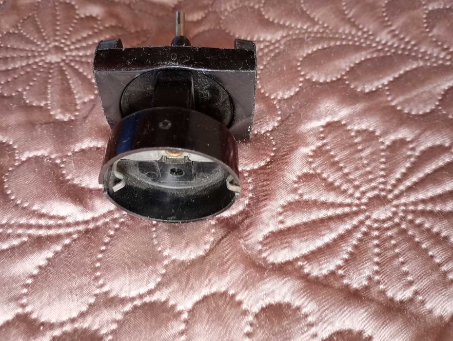 Stary trójnik bakielitowy