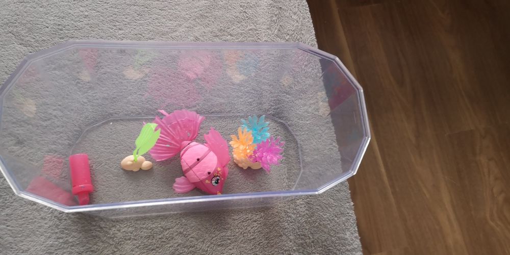 Little live pets PŁYWAJĄCA RYBKA z akwarium 

PŁYWAJĄCA RYBKA Z A