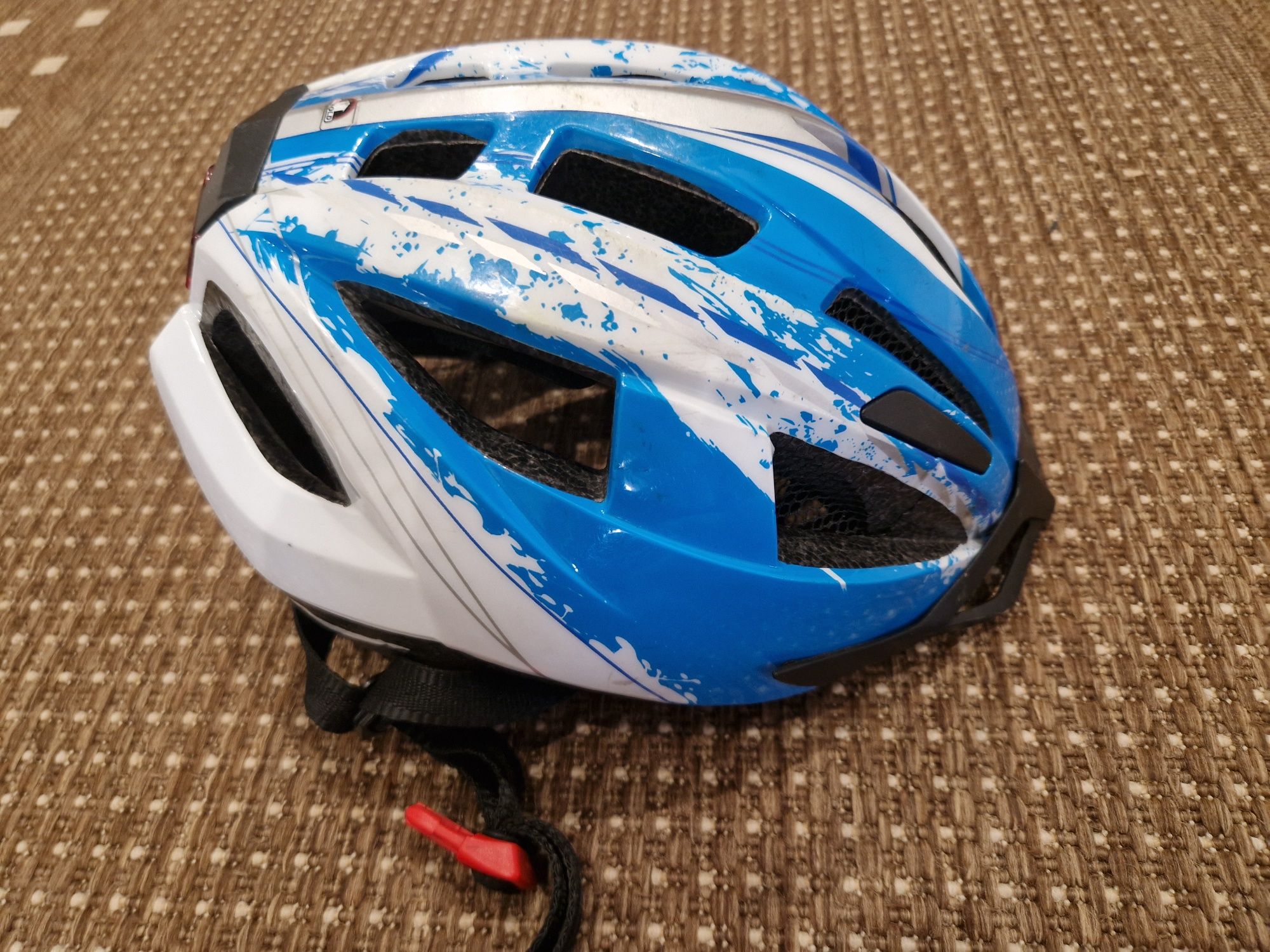 Kask rowerowy, młodzieżowy, wiek około 10-12 lat