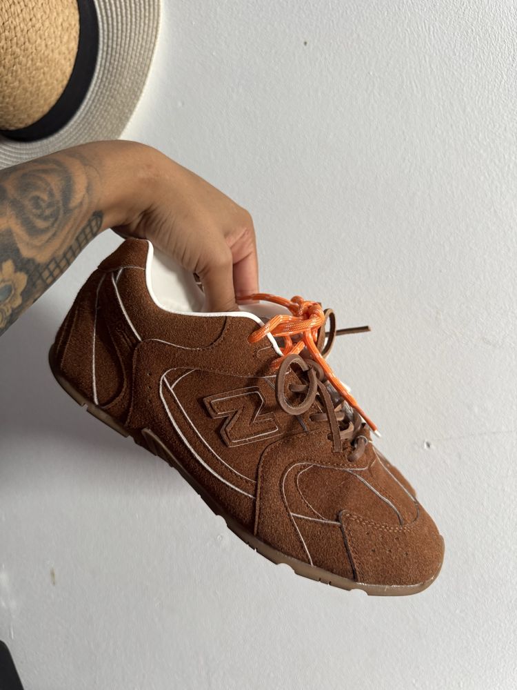 New balance miu miu castanhos camurça