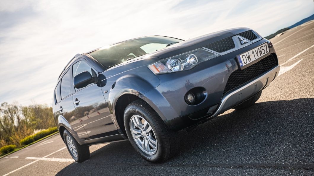 Mitsubishi Outlander 3.0 V6 Benzyna 4x4 | 2008 | Automat | 7 miejsc |