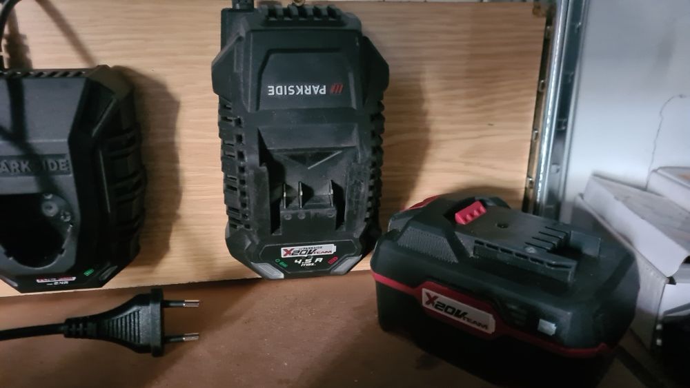 Ładowarka 4.5A oraz akumulator 4Ah parkside jak nowy 20v zapraszam