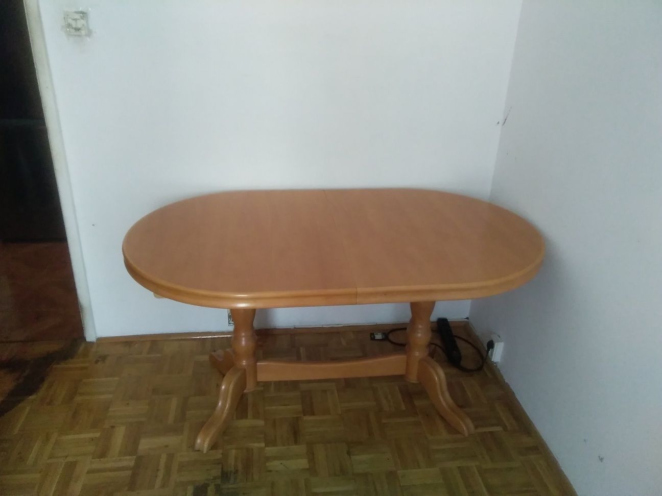 Stół do salonu lub jadalni