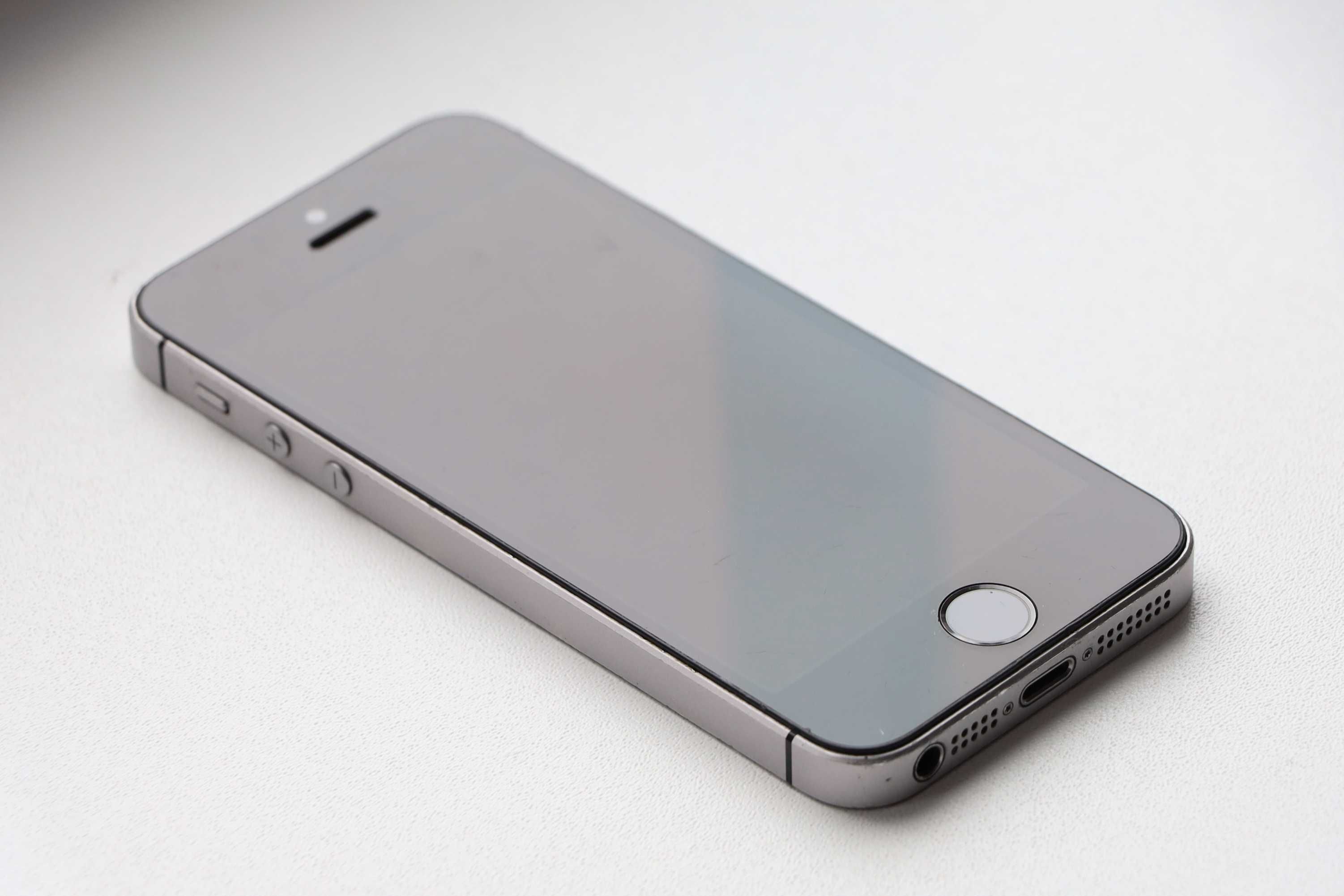 Продам Apple iPhone SE б/в