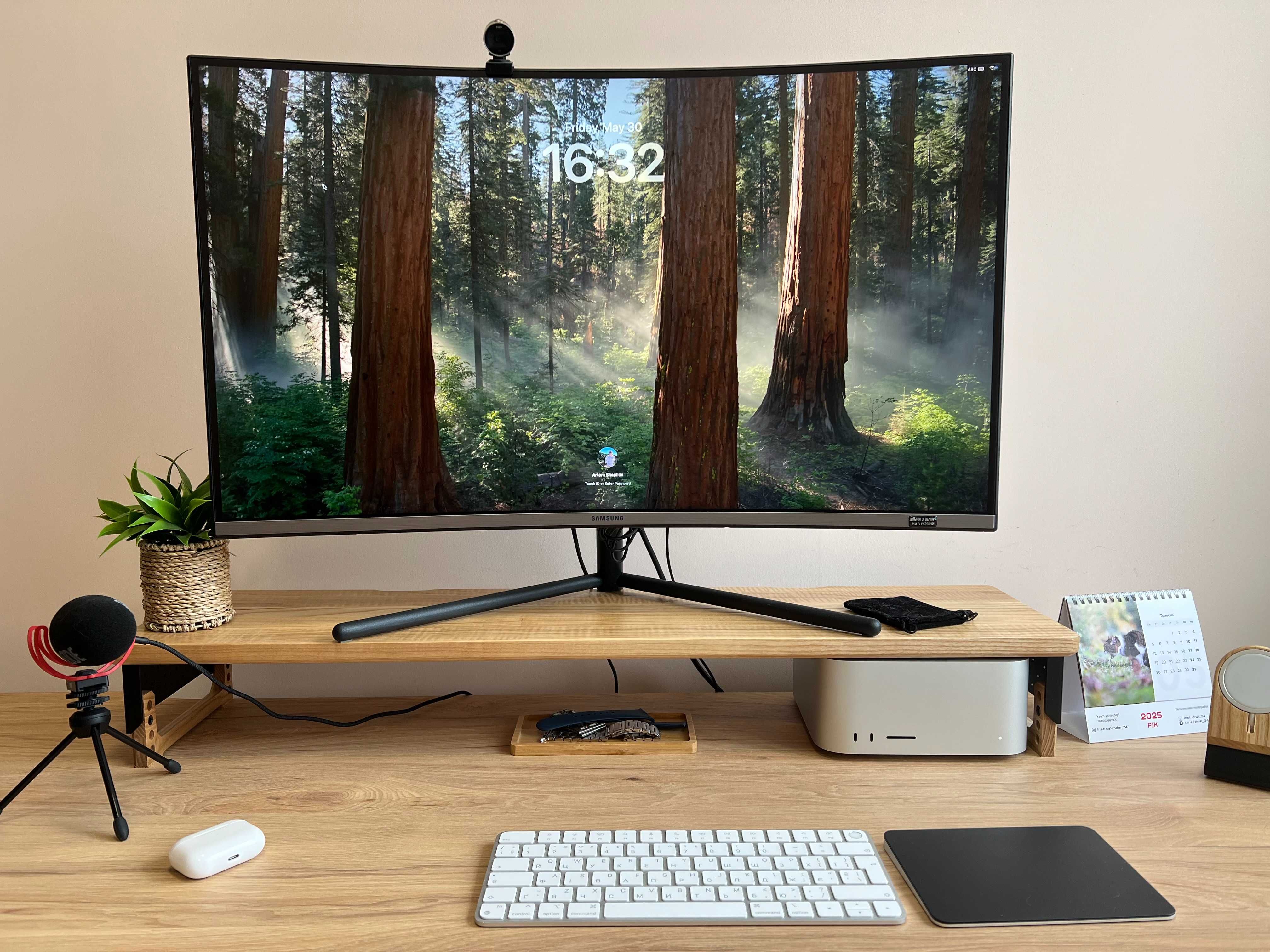 Монітор 32” Samsung U32R590CWI — вигнутий 4K UHD дисплей